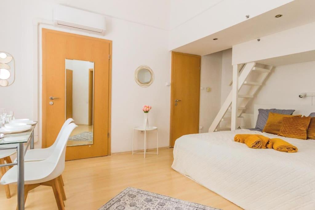 Trendy 2 Room Flat, Next To Corvin Mall Free Huge Garage! Ac,Dishwasher,Washmachine, Smart Tv 부다페스트 외부 사진