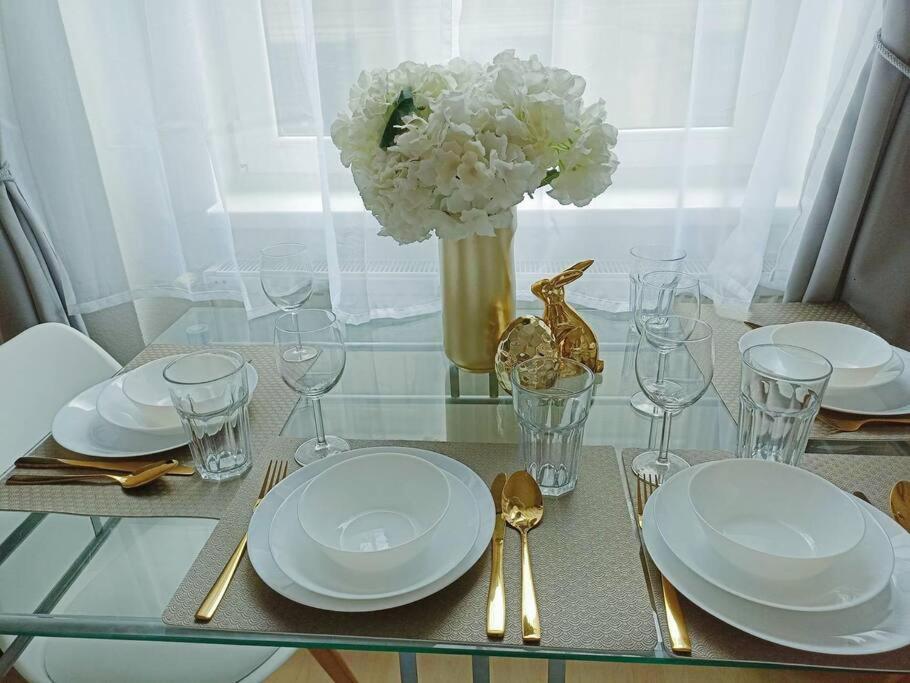 Trendy 2 Room Flat, Next To Corvin Mall Free Huge Garage! Ac,Dishwasher,Washmachine, Smart Tv 부다페스트 외부 사진