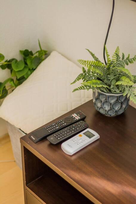 Trendy 2 Room Flat, Next To Corvin Mall Free Huge Garage! Ac,Dishwasher,Washmachine, Smart Tv 부다페스트 외부 사진
