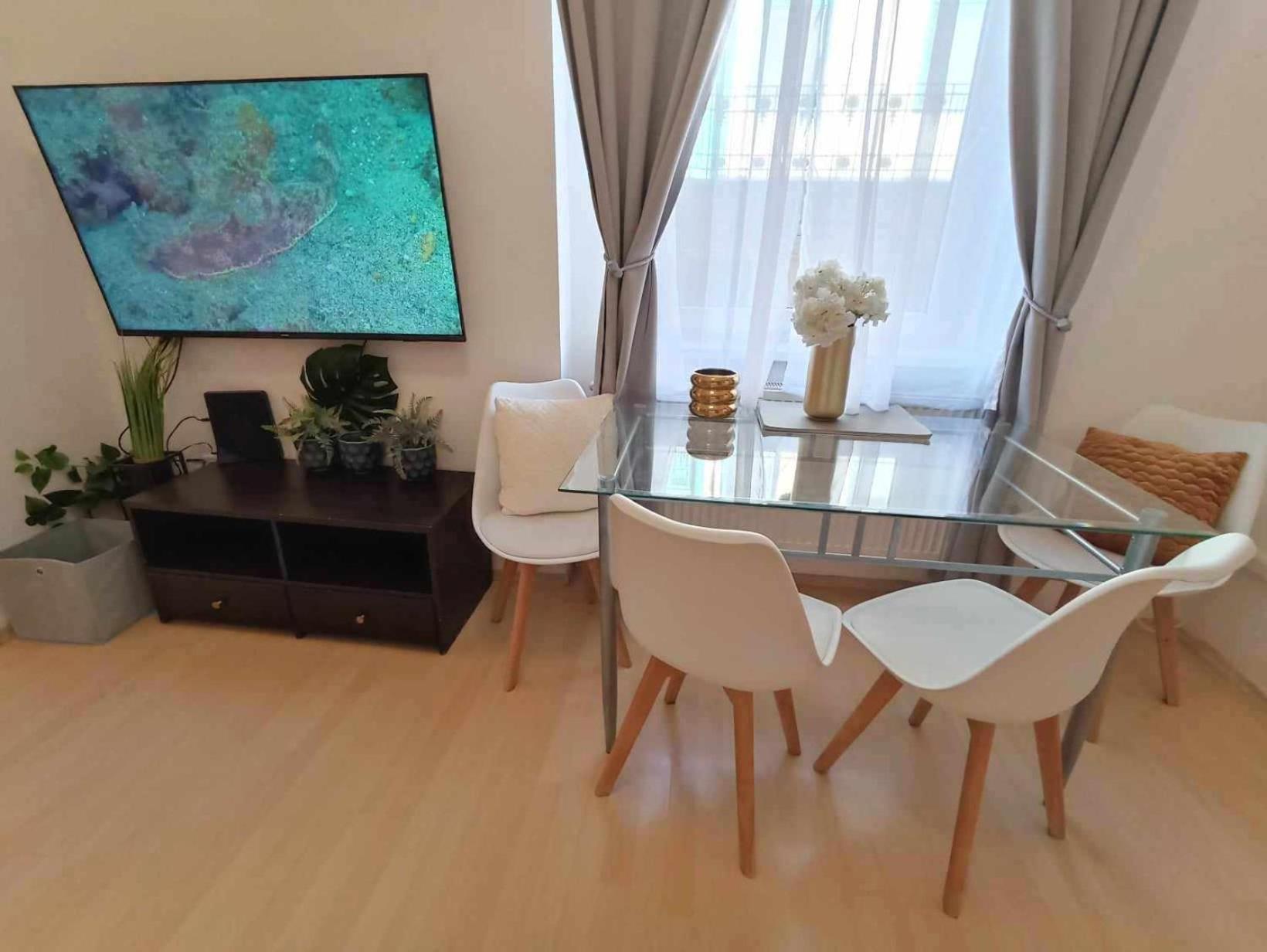 Trendy 2 Room Flat, Next To Corvin Mall Free Huge Garage! Ac,Dishwasher,Washmachine, Smart Tv 부다페스트 외부 사진