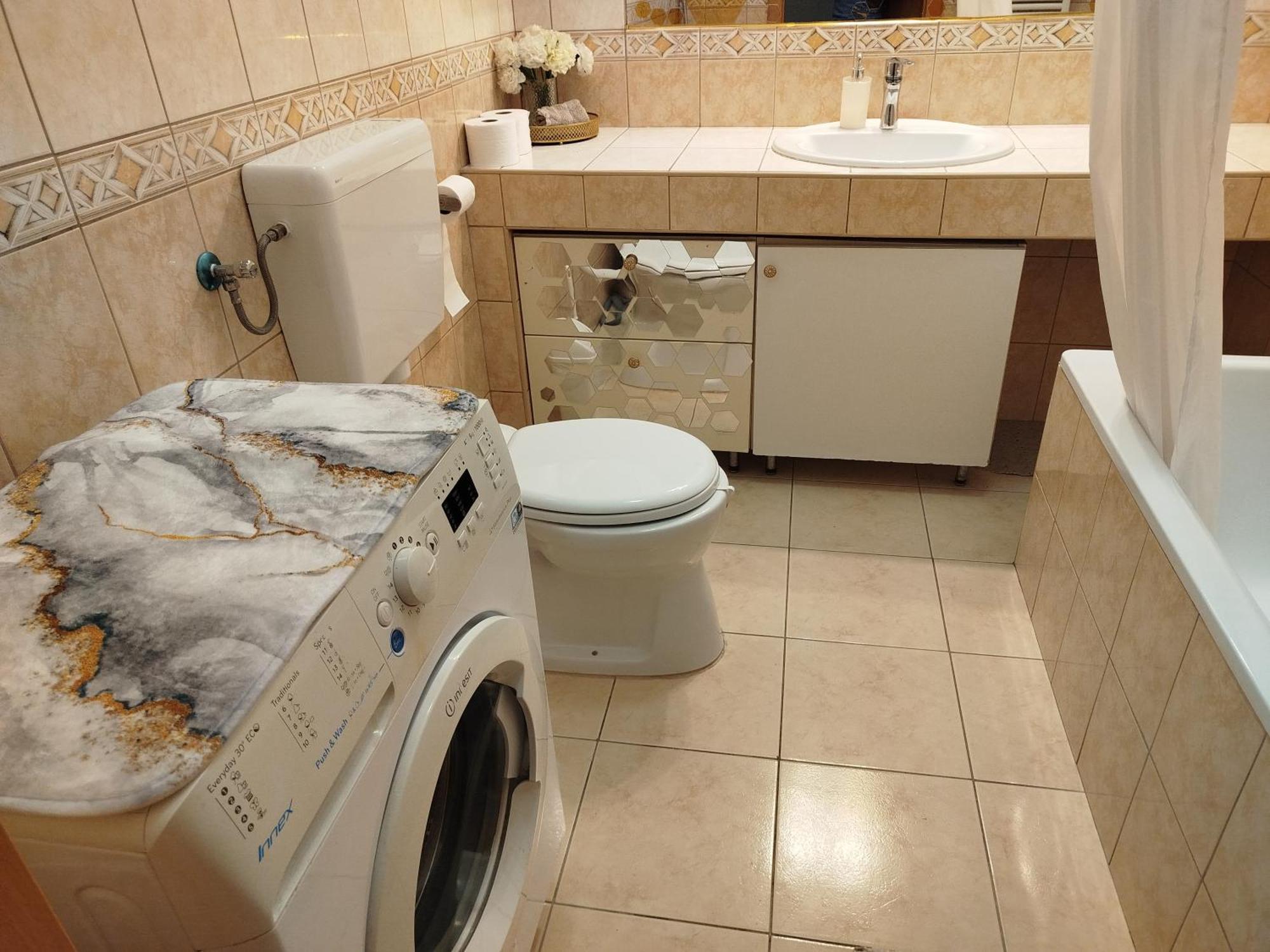 Trendy 2 Room Flat, Next To Corvin Mall Free Huge Garage! Ac,Dishwasher,Washmachine, Smart Tv 부다페스트 외부 사진